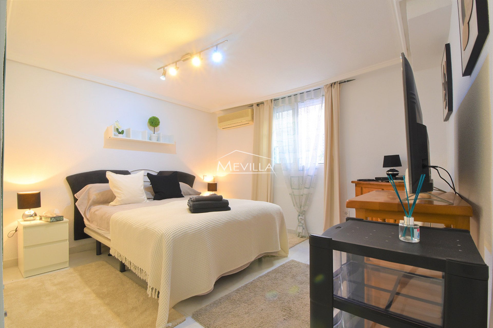 Salg (Resales) - Villa - Orihuela Costa - Playa Flamenca