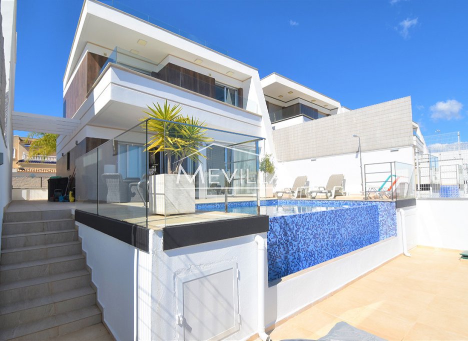 Salg (Resales) - Villa - Orihuela Costa - Villamartin