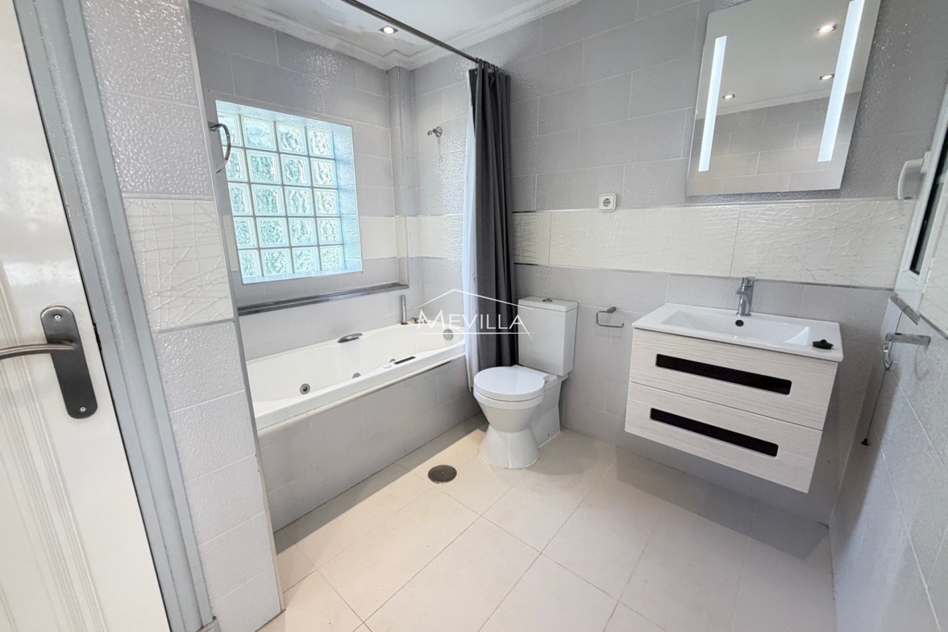 Salg (Resales) - Villa - Orihuela Costa - Villamartin