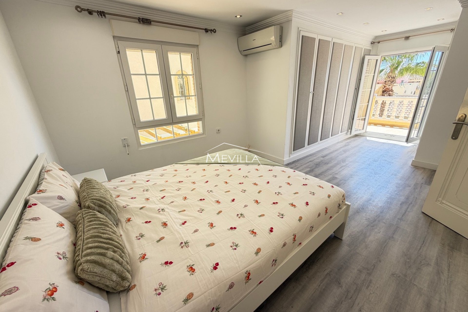 Salg (Resales) - Villa - Orihuela Costa - Villamartin