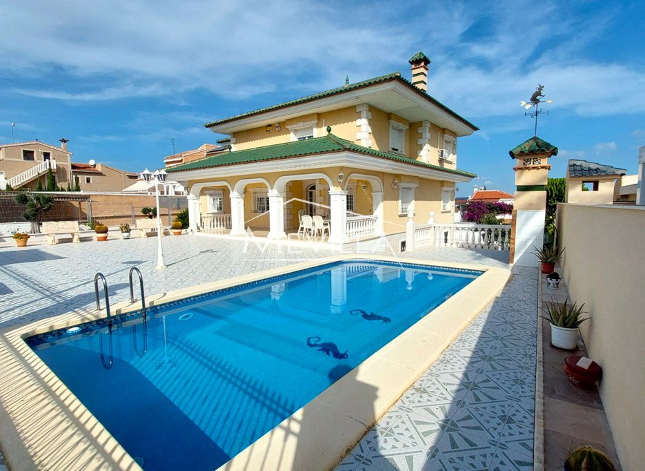 Salg (Resales) - Villa - Torrevieja - Los Balcones