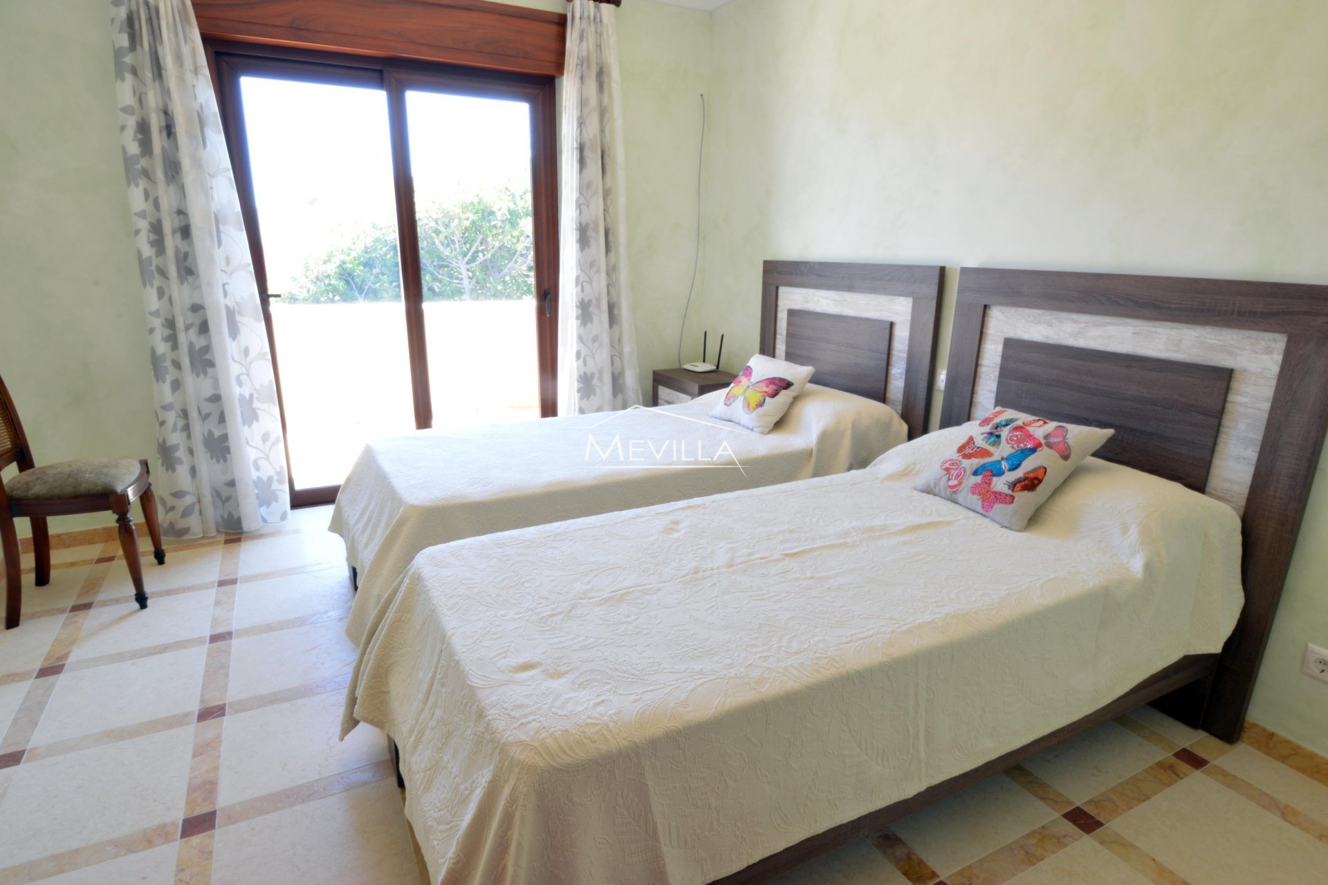 The bedroom with 2 separate beds