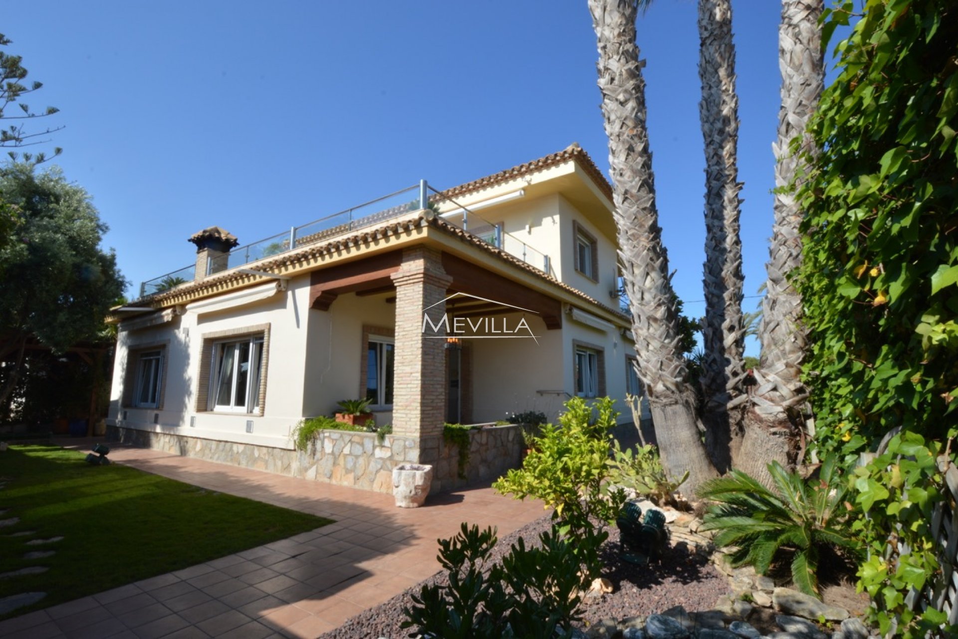 The villa with garden and swimming pool 