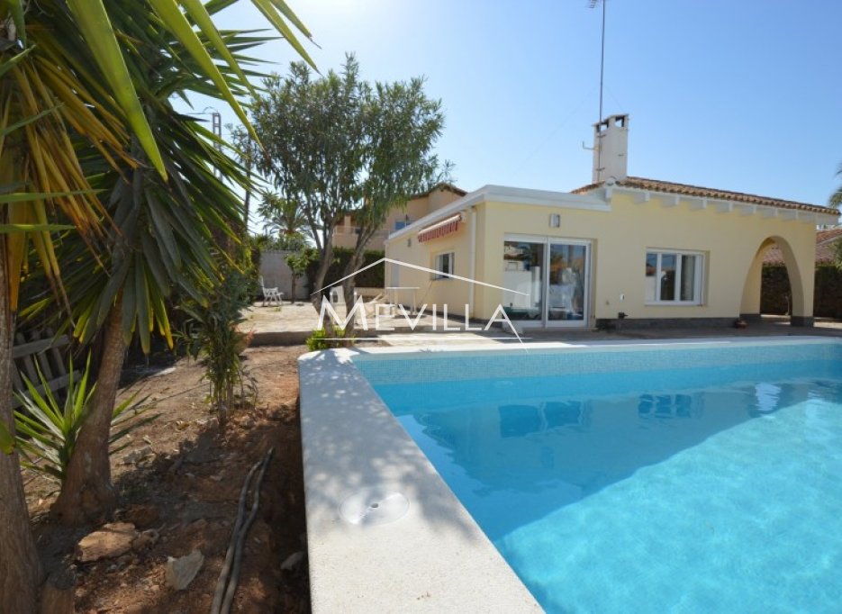 The villa with swimming pool 