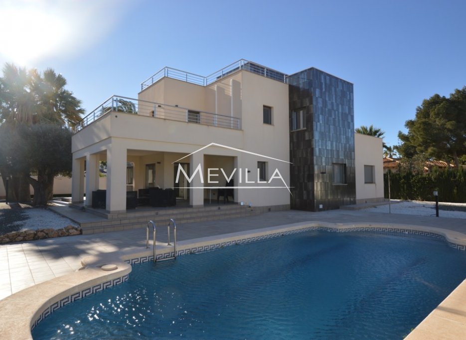 The villa with swimming pool 