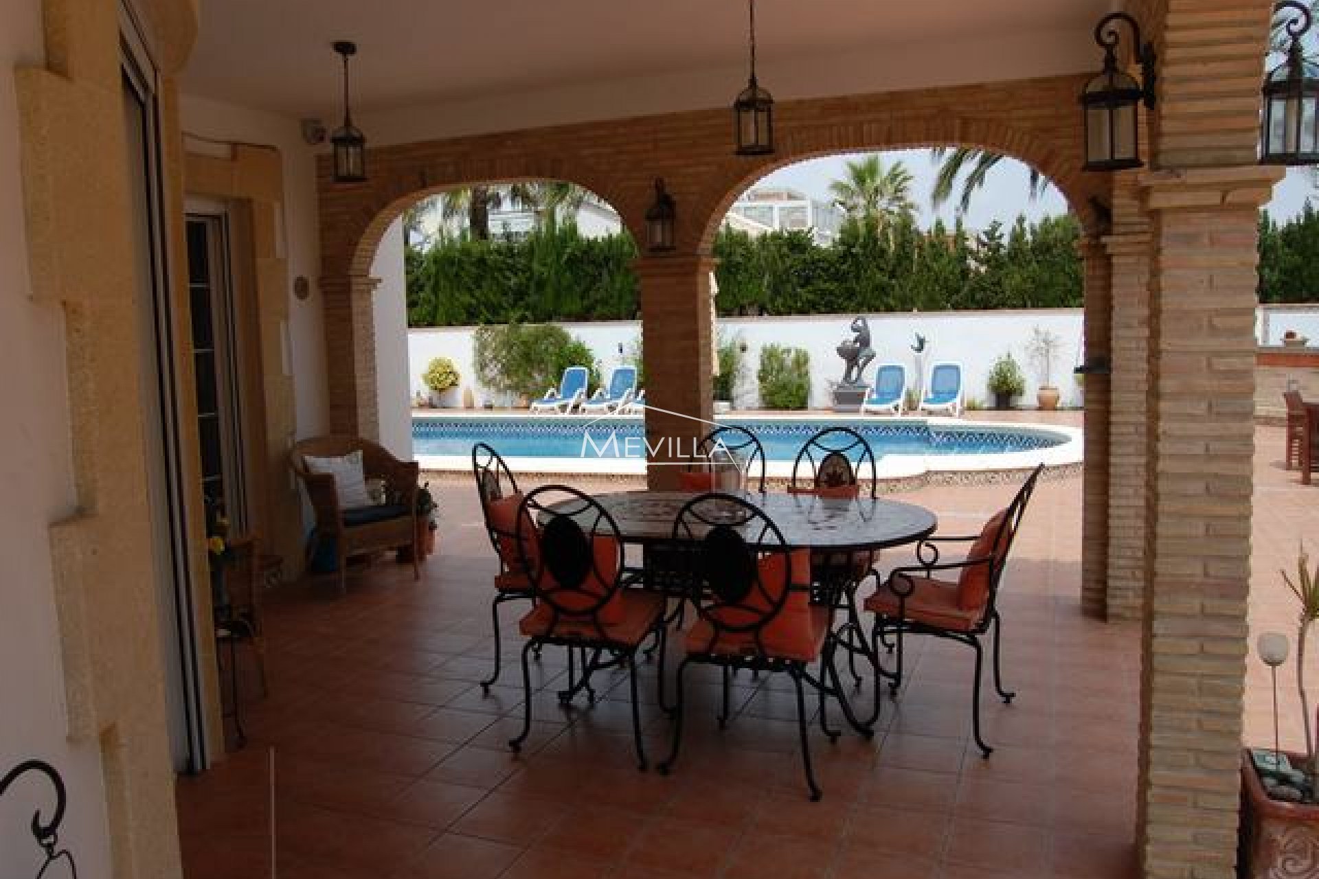 Una terraza cubierta