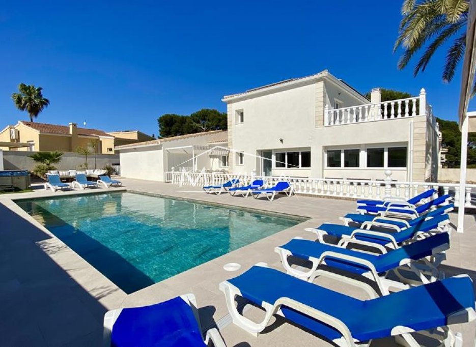 Verkäufe - Villa - Orihuela Costa - La Zenia