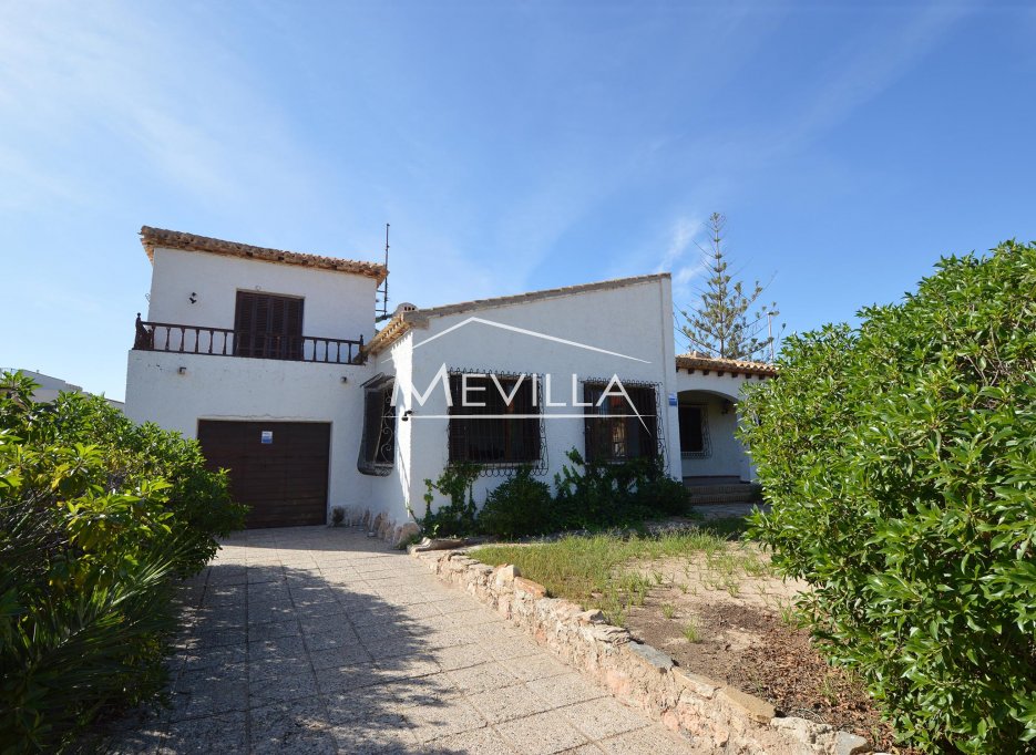 VILLA MIT MEERBLICK SEHR STRANDNAHE