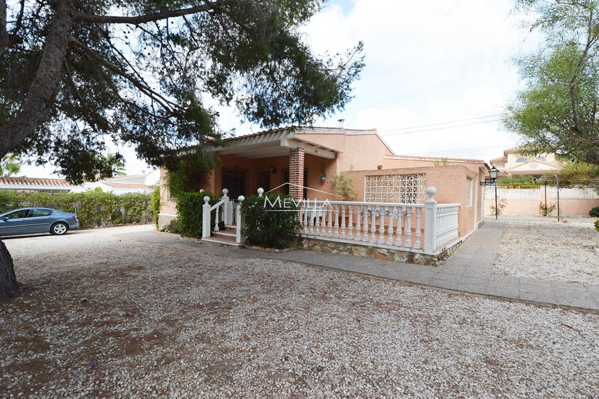 Villa mit privatem Pool und großem Grundstück in Pinar de Campoverde zu verkaufen