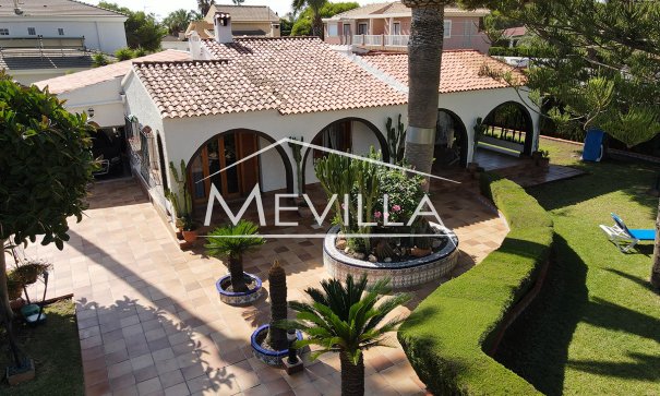 Villa - Wederverkoop - Orihuela Costa - La Zenia