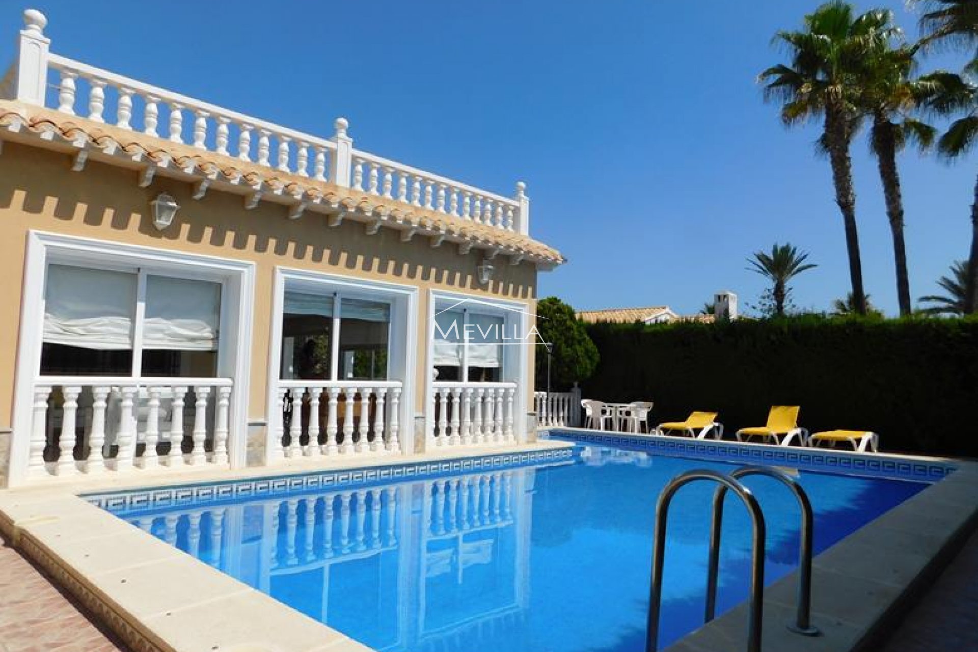 Villaen med svømmebasseng