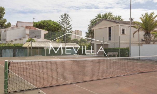 Der Tennisplatz