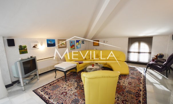 Das Wohnzimmer im dritten Stock