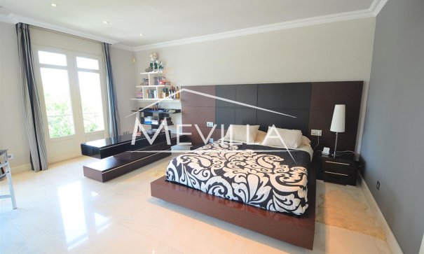 Reventas - Chalet / Villa - Orihuela