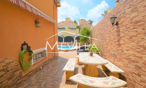 Salg (Resales) - Villa - Orihuela Costa - Villamartin