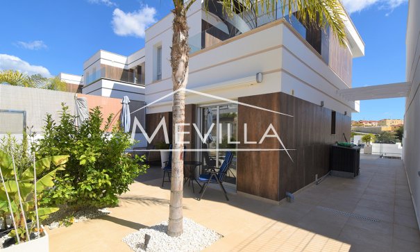 Salg (Resales) - Villa - Orihuela Costa - Villamartin