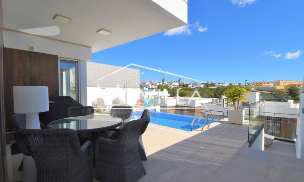 Salg (Resales) - Villa - Orihuela Costa - Villamartin