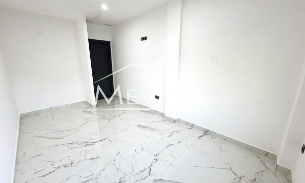 Reventas - Chalet / Villa - Orihuela Costa - Campoamor