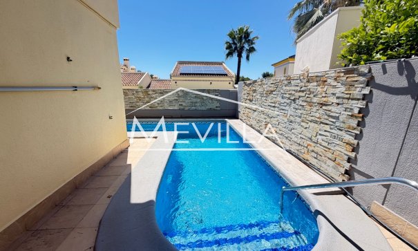 Salg (Resales) - Villa - Orihuela Costa - Villamartin