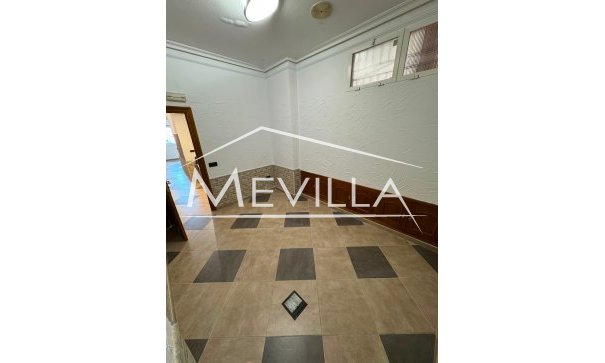 Resales - commercial - Torrevieja - La Mata