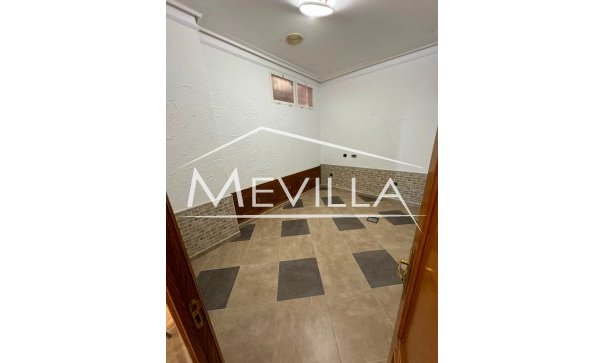 Resales - commercial - Torrevieja - La Mata